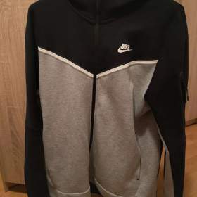 Fotka k inzerátu Nike souprava fleece / 19311356