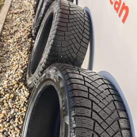 245/45/18 Pirelli zimni pneu / 19365112