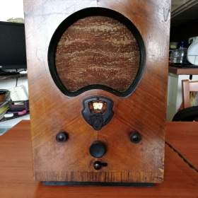  PRODÁM STARÉ RÁDIO TITAN VV  / 19381986