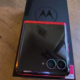 Prodám mobilní telefon Motorola moto RAZR 40 ultra  / 19390677