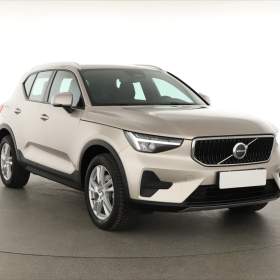 Fotka k inzerátu Volvo XC40 B4 AWD / 18987281