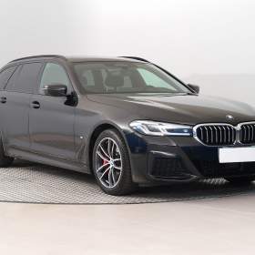 Fotka k inzerátu BMW Řada 5 530e xDrive / 19040624