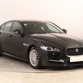 Fotka k inzerátu Jaguar XE E- Performance / 19071227