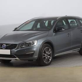 Fotka k inzerátu Volvo V60 Cross Country D4 2.4 AWD / 19110320