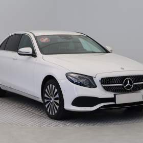 Fotka k inzerátu Mercedes- Benz Třídy E E 220 d 4MATIC / 19137153