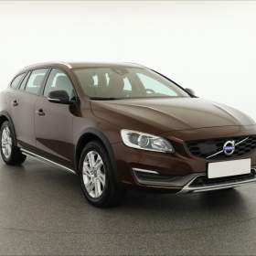 Fotka k inzerátu Volvo V60 Cross Country D4 2.4 AWD / 19150411