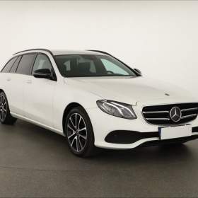 Fotka k inzerátu Mercedes- Benz Třídy E E 220 d 4MATIC / 19154014