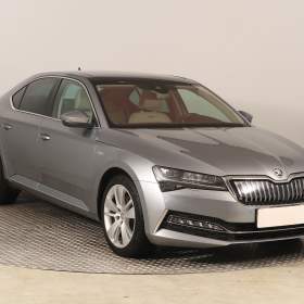 Fotka k inzerátu Škoda Superb iV 1.4 TSI PHEV / 19281462