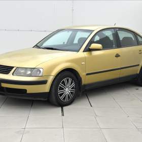 Fotka k inzerátu Volkswagen Passat 1,9 TDI Aut klimatizace / 19287083