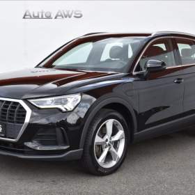 Fotka k inzerátu Audi Q3 1,4 45 TFSIe S- tronic S- line LED Assist / 19183693