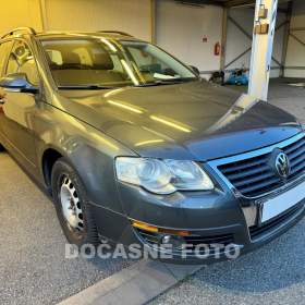 Fotka k inzerátu Volkswagen Passat 1.6i, AC, TZ, výhř. sed. / 18340843