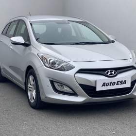 Fotka k inzerátu Hyundai i30 1.6 CRDi, 2. maj,ČR, AC, TZ / 18369821