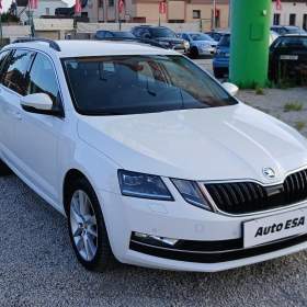 Fotka k inzerátu Škoda Octavia 2.0 TDi, DSG, LED, park.čidla / 18806255