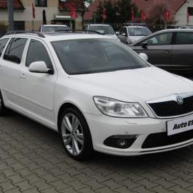 Fotka k inzerátu Škoda Octavia 2.0TDi, RS, DSG, xenon / 18888753