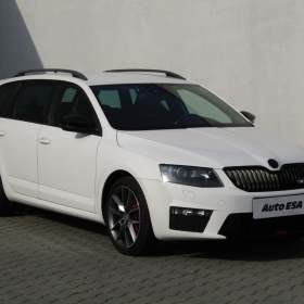 Fotka k inzerátu Škoda Octavia 2.0 TDi, RS, DSG, navi, TZ / 18891241