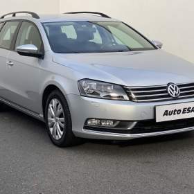 Fotka k inzerátu Volkswagen Passat 1.6TDi, AC, tempo, park. asist / 18915781