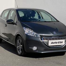 Fotka k inzerátu Peugeot 208 1.2i, Allure, navi / 18995602