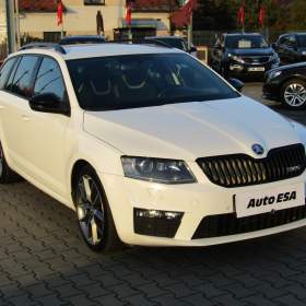 Fotka k inzerátu Škoda Octavia 2.0 TDi, RS, DSG, bixen, navi / 18995691