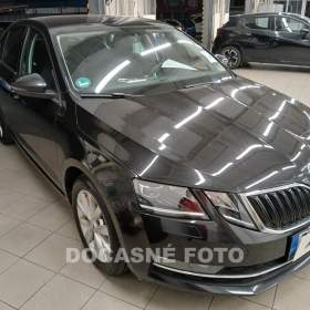 Fotka k inzerátu Škoda Octavia 1.6 TDi, ČR, Style, LED / 19018808