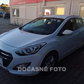 Fotka k inzerátu Hyundai i30 1.6i, ČR, park. senzor / 19018913