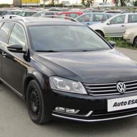 Fotka k inzerátu Volkswagen Passat 1.6TDi, Panor, AC, park.čidla / 19034580