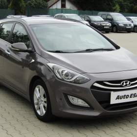 Fotka k inzerátu Hyundai i30 1.6 GDi, AC, park.čidla / 19037607