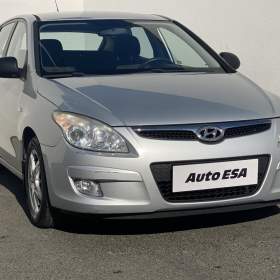 Fotka k inzerátu Hyundai i30 1.4CVVT, 2. maj,ČR, +sada kol / 19042735