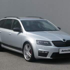 Fotka k inzerátu Škoda Octavia 2.0TDi, RS, DSG, navi, xenon / 19044817