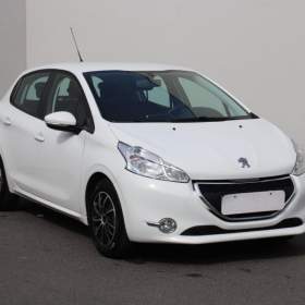 Fotka k inzerátu Peugeot 208 1.2i, ČR, klima, tažné / 19047212