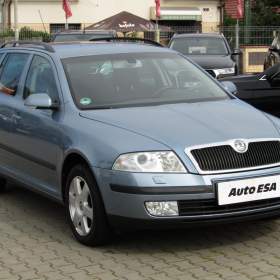 Fotka k inzerátu Škoda Octavia 2.0 FSi, Elegance, xenon / 19071710