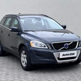 Fotka k inzerátu Volvo XC60 2.4 D5 AWD, Momentum, AT, TZ / 19098837