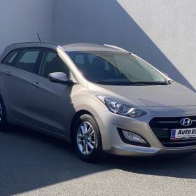 Fotka k inzerátu Hyundai i30 1.6 CRDi, AC, park. čidla, / 19169524