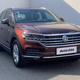 Fotka k inzerátu Volkswagen Touareg 3.0 TDi 4MOTION, ČR, DSG, LED / 19173004