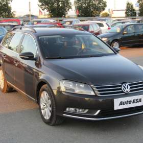 Fotka k inzerátu Volkswagen Passat 1.6TDi, Navi / 19176602