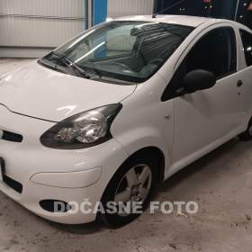 Fotka k inzerátu Toyota Aygo 1.0i, ČR, +sada kol, +pneu / 19269604