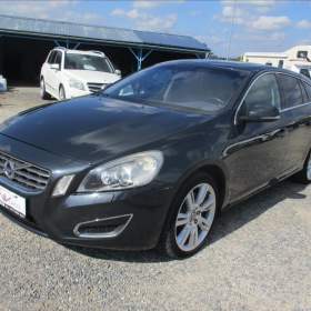 Fotka k inzerátu Volvo V60 2,4 D5 AWD AUTO SUMMUM XENON G / 19135081