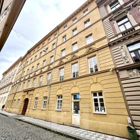 Fotka k inzerátu Prostorný byt 2+1, 75 m2 s balkonem, v centru Prahy / 19153932